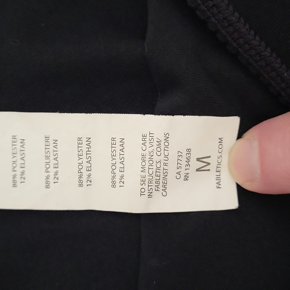 🛍Fabletics Womens Medium Salar Statement Powerhold Black Capri Leggings Active - Picture 4 of 7